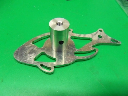 The bearing shaft placed in the face plate. The bearing shaft placed in the face plate.