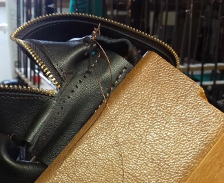 Sewing the back part Sewing the back part