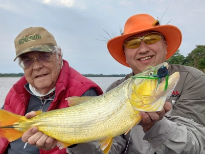 Friend Nacho's hat pays tribute to the Dorado's tail Friend Nacho's hat pays tribute to the Dorado's tail